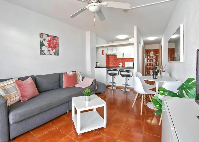 Bonito Apartmento En Garden City Con Piscina Climatizada